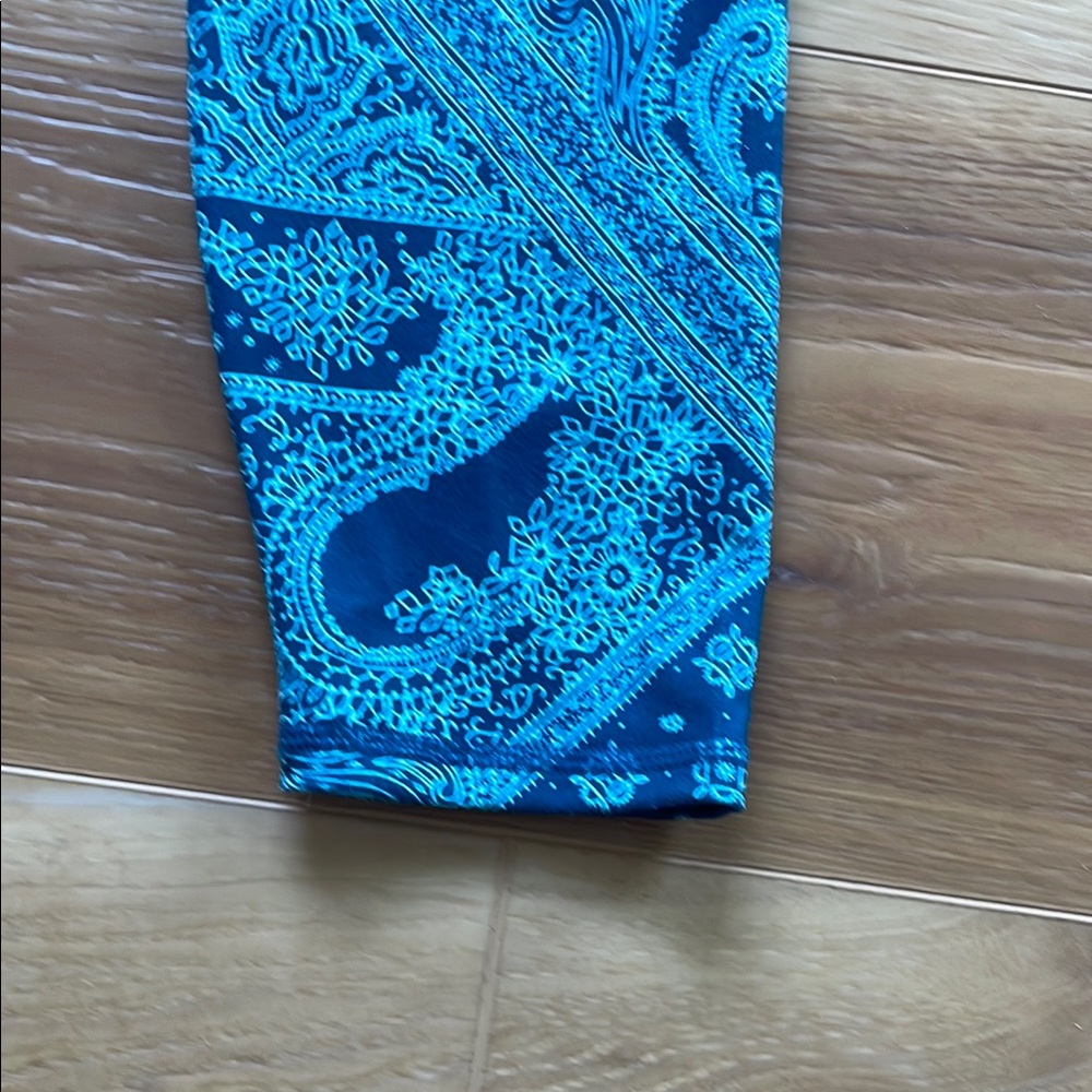 Fabletics patterned workout pants - Picture 4 of 16